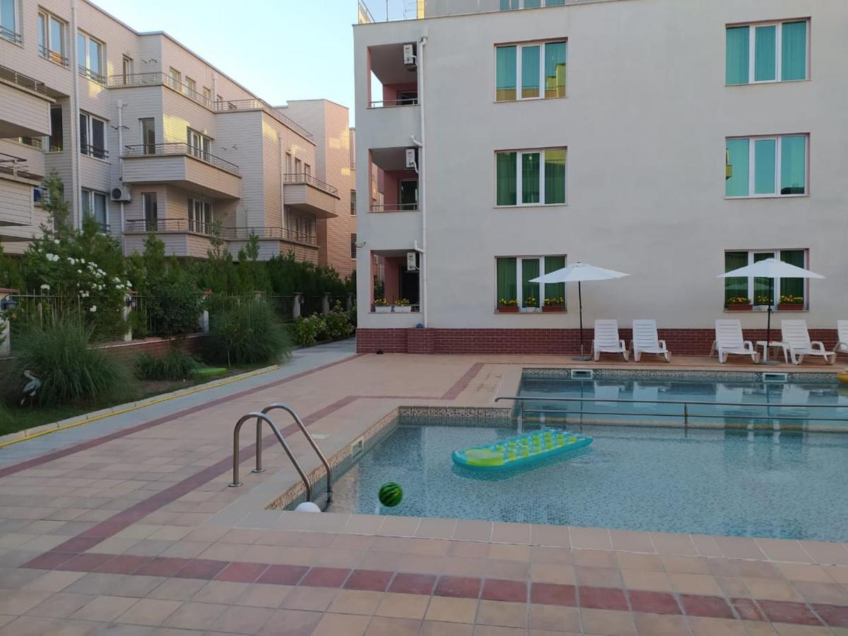 Apartment In Complex Tara Ravda Luaran gambar