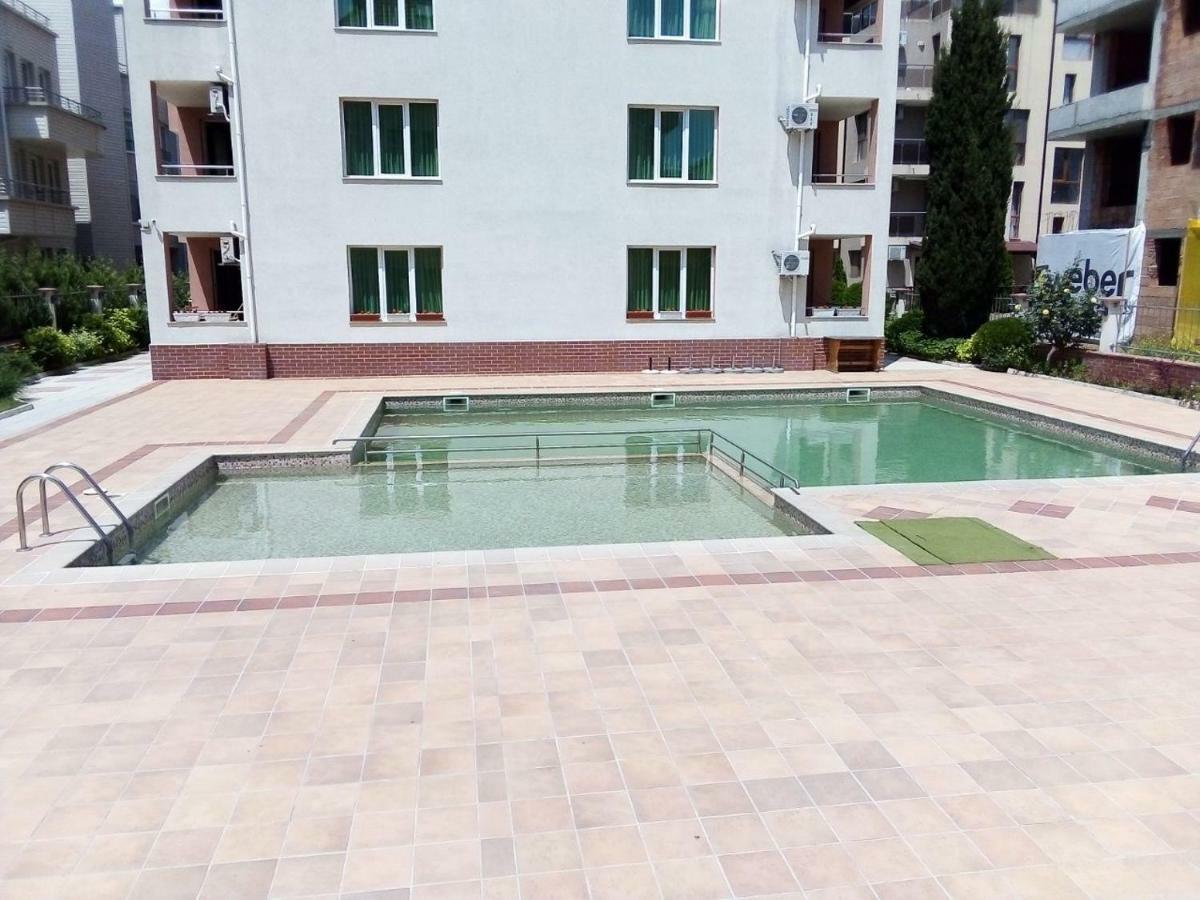 Apartment In Complex Tara Ravda Luaran gambar