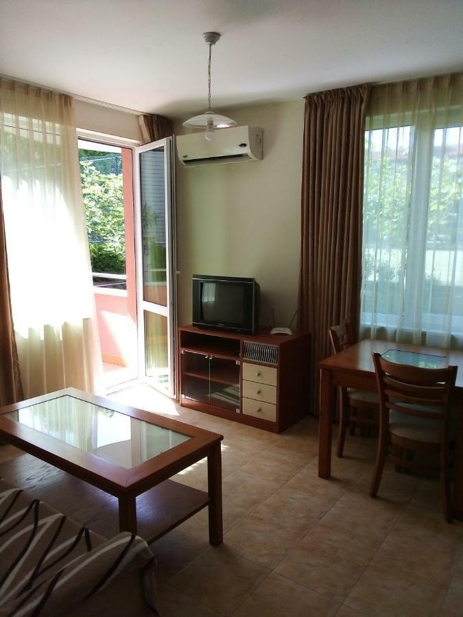 Apartment In Complex Tara Ravda Luaran gambar