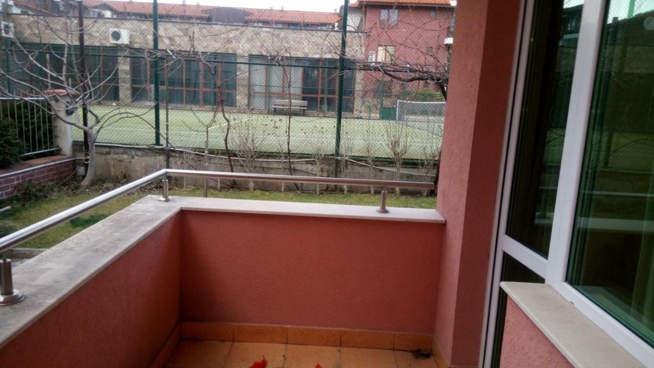 Apartment In Complex Tara Ravda Luaran gambar